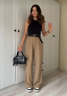 Summer Interview Outfits Women, Dressy Summer Outfits 2023, Tshirt And Slacks Women, Young Elegant Outfit, Classy Outfits Summer Chic, Casual Chic Outfits Summer Classy Simple, Business Casual Hot Weather, Trendy Business Casual Outfits For Women Summer, Job Outfits For Women