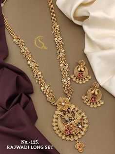 Description :- Antique Gold Plated Long Pendant Necklace & Drop Earring Indian Jewelry Set | Gold Pendant Necklace | Gift For Her Gift yourself a royal look with this perfectly crafted kundan necklace set from Manalisstudio. Crafted with high quality kundan stones and pearls, it is impressive in design. The green enamel artwork adds perfect texture to the design. Perfect for weddings and festivities, this antique necklace set should be put on with your favorite sari or lehenga. 100% Satisfaction Antique Gold Locket, Red Necklace Set, Pretty Gold Necklaces, Antique Necklace Gold, Indian Gold Necklace Designs, Indian Jewelry Set, Earring Indian, Jewelry Set Gold, Necklace Set Gold