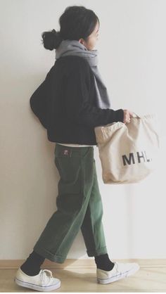 Winteroutfits Chic, Outfit Trousers, Minimalist Moda, Doc Martens Outfit, 일본 패션, Mori Girl, Look Vintage, 가을 패션