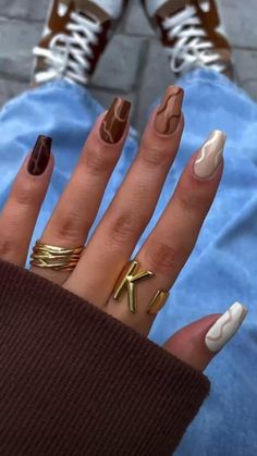 Fall nails 2022 | fashion trends 2022 | cute fall aesthetic | fall aesthetic | brown nails | tortoise nails | tortoise shell | pink nails | casual fall | neutral French tip | French tip nails | brown French tip | women | fashion | fall | skirt and boots | dress and boots outfit | outfit inspo | outfit ideas | fall fashion | dress and jacket | dress and jacket outfit | neutral fashion aesthetic | clean girl aesthetic | old money | loafers Ongles Beiges, Nail Art For Beginners, Colorful Nails, Short Acrylic Nails, Nail Arts