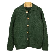 Beams+ Crazy cable knit Aran cardigan in racing green wool – No Man Walks Alone Heritage Workwear, Mid Layers, Aran Cardigan, Capsule Wardrobe Essentials, Shetland Wool, Racing Green, Green Cardigan, Uniform Fashion, Retro Stripes