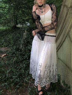 Grunge Picnic Outfit, Goth Picnic Outfit, Goth Picnic, Summer Outfits Goth, Central Park Picnic, Picnic Outfit, Park Picnic, Cold Fashion, Summer Goth