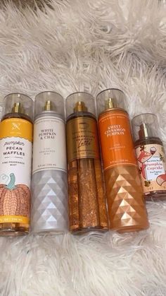 Fall Aesthetic Pictures, Fall Smells, Studera Motivation, Bath N Body Works, Pumpkin Scent, Fall Mood Board, Perfume Floral, Bath And Body Works Perfume, Body Smells