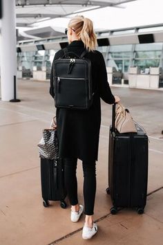 Airport Hair, Travel Style Airport, Planet Photo, Travel Fashion Airport, Black Luggage, Fashion Travel Outfit, Best Travel Backpack, Backpack Outfit, Travel Clothes Women