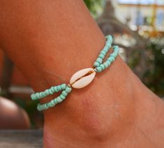 Cowrie Shell Bracelet, Cowrie Shell Jewelry, Diy Jewelry Set, Polymer Clay Embroidery, Macrame Colar, Ankle Bracelets Diy, Ocean Inspired Jewelry, Cowry Shell