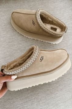 Uggs Slides, Uggs Aesthetic, Aesthetic Uggs, Ugg Tazz Slippers, Tazz Slippers, Ugg Slipper, Cute Uggs, Ugg Tazz, Uggs For Cheap