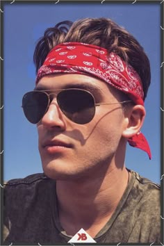 Bandana Frisuren Männer Music Festival Outfits Men, Cochella Outfits Boho, Mens Festival Fashion, Bandana Outfit, Festival Outfits Men, Coachella 2019, Bandanas Men, 90s Fashion Outfits Hip Hop Party, 90s Fashion Men