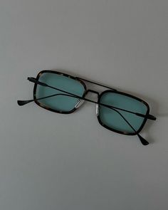 2023 Sunglasses Trends, 2023 Sunglasses, Capsule Wardrobe Essentials, Men Vintage, Closet Fashion