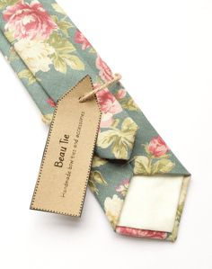 Men’s floral tie in turquoise and pink rose print linen. #menstie #menswear #weddingtie #floraltie #turquoisetie #menstieblue #roseprinttie Turquoise And Pink, Country Kitchen Decor