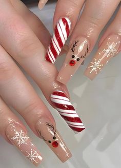 Nails Christmas Tree, Red Sparkly Nails, Holiday Themed Nails, Fake Nails White, Modern Nail Art, November Nails, Festive Nail Art, Cute Halloween Nails, Sassy Nails