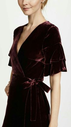 Velvet Dress Ideas, Rainy Day Dress Outfit, Dress For Christmas, Canadian Clothing, Club Monaco Dress, Rajputi Dress, Prins Harry, Royal Christmas, Christmas Dress Women