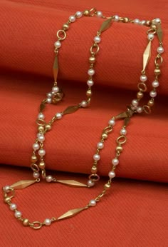 Pearl Long Chain, Chain Jewellery, Gold Jewelry Outfits, Pearl Jewelry Design, Gold Jewelry Simple Necklace, Gold Chain Design, Pearl Necklace Designs, Gold Necklace Indian Bridal Jewelry, Simple Craft