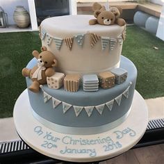 a baby shower cake with teddy bears on top and bunting banner around the edges