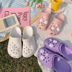 White Flower Hole Shoes Aesthetic Crocs, Jibbitz Ideas, Cool Crocs, Crocs Aesthetic, Crocs Ideas, Crocs Fashion, Crocs Jibbitz, Matching Socks, Glasses Strap