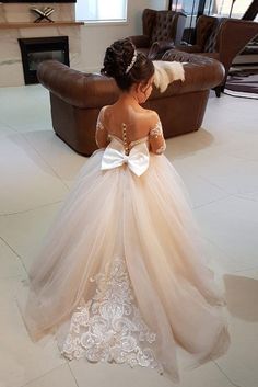 Elegant Long Sleeves Lace Applique Tulle Flower Girl Dresses with A Bow Flower Girl Outfits, Vintage Flower Girls, Toddler Flower Girl Dresses, Tulle Flower Girl, Dream Wedding Ideas Dresses, Flower Girl Dresses Tulle, Wedding Flower Girl, Applique Dress