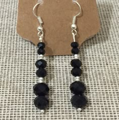 Aretes en cristal negro Diy Leather Earrings, Diy Jewelry Holder, Choli Designs, Strung Beads, Costume Jewelry Earrings, Crystal Drop Earrings, Crystal Drop, Leather Diy, Jewelry Holder