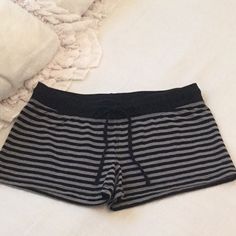 New Hard Tail Forever Black/Grey Stripe Shorts.Size Xl,Super Soft,Drawstring Waist.Never Worn,Washed Once With Free And Clear Laundry Products.Smoke And Pet Free. Gray Shorts For Beach, Gray Drawstring Bottoms Of Short Length, Gray Pajama Shorts For Summer, Gray Summer Pajama Shorts, Gray Short Lounging Bottoms, Gray Loungewear Shorts, Gray Stretch Shorts For Beach, Gray Stretch Shorts For The Beach, Stretch Gray Shorts For Beach