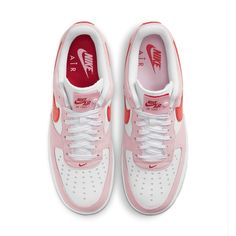 This Air Force 1 Low "Love Letter" boasts a crisp white leather upper graced with super-smooth panels hued in a delightful pink colorway. A pretty pink, red, and white color palette is detailed with heart-shaped perforations. Nike Air Force Low, Nike Air Force Men, Valentines Day Love Letters, Nike Snkrs, Nike Pro Shorts, Nike Models, Nike Pegasus, Air Jordan 3