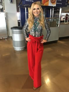 Street Style: RFD-TV's The American - COWGIRL Magazine Western Work Wear For Women, Western Professional Attire, Nfr Outfits For Vegas Cowgirl Fashion, Nfr Outfits For Vegas, Western Office Outfits, Western Work Outfit, Western Business Casual, Outfits For Vegas, Punchy Outfits