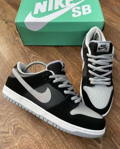 Nike Fashion Sneakers, Preppy Shoes, Kicks Shoes, Pretty Shoes Sneakers, All Nike Shoes, Nike Shoes Jordans, Cute Nike Shoes, Fresh Shoes