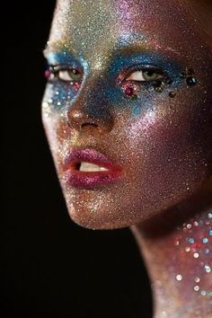 ...glitz.                                                                                                                                                                                 Más Fashion Makeup Photography, Extreme Make-up, Make Carnaval, Galaxy Makeup, Glitter Photography, Arcade Fire, Glitter Face, Makeup Photography