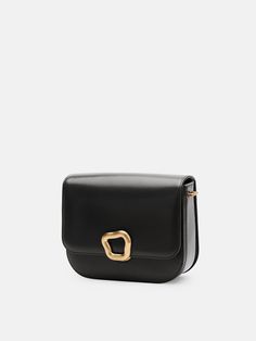 Medium Reset Tofu Bag Innovative Fashion, Pearl Chain, Leather Interior, Chic Design, Leather Crossbody Bag, Leather Crossbody, Inside Pocket, Calf Leather, Crossbody Bags