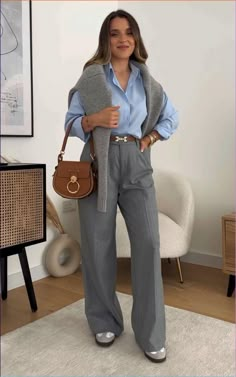 Grey Smart Pants Outfit, Office Outfit Grey Pants, Office Outfit Spring 2024, Work Outfits Women Grey Pants, Grey Business Pants Outfit, Outfit Ideas Grey Pants, Grey Pants Work Outfit, Grey Work Pants Outfit, Grey Pants Outfit For Work Women