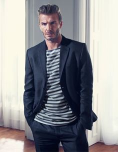 Vale a Pena Comprar Roupas Masculinas em Lojas de Fast Fashion? David Beckham Outfit, Beckham Hairstyle, Mens Business Casual, Celebrity Men, Striped Tshirt, Mens Blazer, Mens Fashion Smart