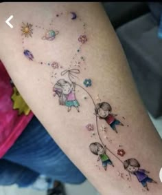 Mutterschaft Tattoos, Grandchildren Tattoos, Motherhood Tattoos, Mama Tattoo, Mom Tattoo Designs, Tattoos With Kids Names, Mommy Tattoos, Dandelion Tattoo, Tattoos For Women Flowers