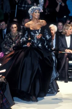 Archive Dress, Vintage Runway Fashion, Givenchy Haute Couture, The Princess And The Pea, Veronica Webb, Runway Gowns, High Fashion Runway, 90s Runway Fashion, Runway Fashion Couture