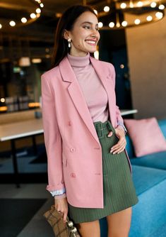 Mode Tips, Spring Work Outfits, Outfit Trends, Pink Blazer, Pink Jacket, 가을 패션, Work Outfits Women, Green Skirt, Colourful Outfits