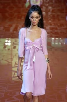 VALENTINO Vintage SS05 Runway Mini Dress S | eBay Runway Dresses Couture, Purple High Fashion, Runway Mini Dress, 80 S Hairstyles, Mini Dress Runway, 90s Fashion Show, Vintage Runway Fashion, Pink Dress Fashion, Ondria Hardin