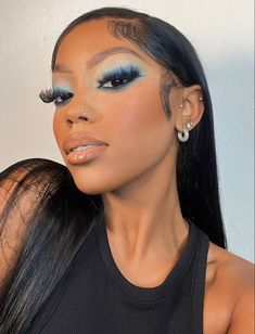 Euphoria Makeup Black Women, Light Blue Makeup Looks Black Women, Black Skin Aesthetic, Baddie Eyeshadow Looks, Blue Makeup Looks, Brown Skin Makeup, Face Beat