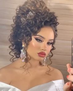 Curly Bride, Hair Updos Tutorials, Glam Dress, Bridal Hairdo, Curly Wedding Hair, Makeup Glam, Elegant Wedding Hair, Hairdos For Curly Hair, Beauty Hair Makeup