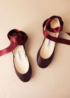 "Soft leather Bordeaux ballet with leather ankle straps and / or satin ribbons. We searched high and low for the perfect tone in bordeaux and we are happy to say this is it. The color and leather quality are both stunning. This is a pair that will make your favourite day flats! We love classics, whether it's music, interiors or shoes. Our aim is to bring you the perfect balance between beautiful design, great construction of fabric and loving comfort in our ballet flats. * Standard fit & gen Bridal Ballet Flats, Wedding Footwear, Red Ballet Flats, Lace Up Ballet Flats, Mary Jane Shoes Flat, Jitterbug, Shoe Ideas, Twinkle Toes, Buy List