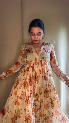 Alia Cut, Simple Frock Design, Stylish Kurtis Design, Long Gown Design, Simple Frocks, Anarkali Dress Pattern, Simple Kurta Designs, Simple Kurti Designs, Casual Indian Fashion