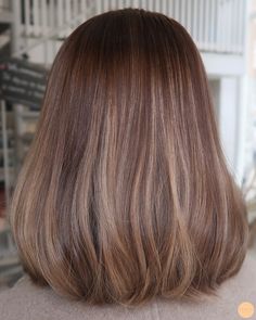 Almond Honey Hair, Brunette Hair With Highlights Short, Cascade Haircut, Medium Length Brown Hair, Haircuts Straight Hair, Brown Hair With Highlights