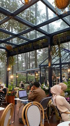 Cafe view Green House Cafe Coffee Shop, Forest Cafe Design, Cafe Roof Design, Roof Top Cafe Design, Garden Cafe Design Outdoor Coffee Shop, Open Cafe Outdoor Design, Garden Cafe Design, Open Air Cafe