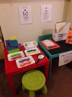 a child's table and chair in a room