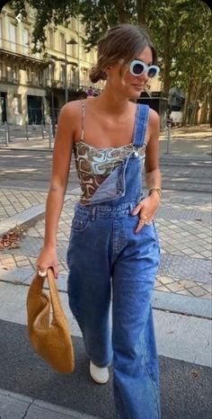 Overalls Outfit Summer, Summer Outfits 2022, Thrift Inspo, Overall Outfit, Overalls Outfit, Look Plus Size, Europe Outfits, 2024 Style, Outfits 2022