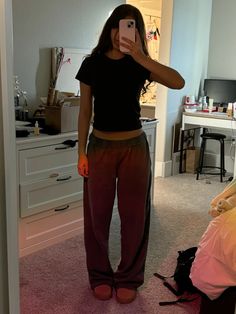 Anastasia Sweatpants Outfit, Cute Fit Ideas, Anastasia Sweatpants, Casual Preppy Outfits, Cute Lazy Day Outfits, Cute Lazy Outfits, Easy Trendy Outfits, School Fits