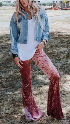 Look Boho Chic, Velvet Flare Pants, Bohemian Pants, Three Bird Nest, Looks Country, Velvet Flares, Estilo Hippie, Look Retro