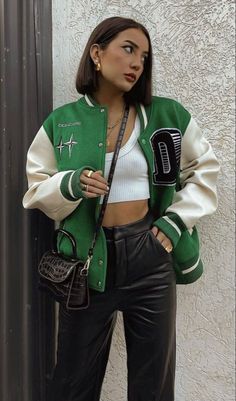 Varsity Jacket Outfit, Oufits Casual, Football Outfits, Casual Chic Outfit, Outfit Inspo Fall, Winter Fashion Outfits, Cute Casual Outfits, Simple Outfits, Jacket Outfits