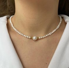 - - - DETAILS - - - Pearl Size: 516 mm 100% Natural Fresh Water Pearls Chain Length:  38+5cm extender chain Material: 18 K Gold Plated *It is designed using undrawn natural pearls. *Pearls are a gem of introspection that encourages us to truly discover our true selves and our true purpose in the world. *Since coral stone comes to life from a skeleton, it symbolizes immortality, wisdom and happiness. It is also known as the tree of life stone due to its way of existence. It is known as a powerful Classic Handmade White Beaded Necklaces, Classic White Handmade Beaded Necklaces, Beads Craft Jewelry, Pearl Beaded Necklace, Jewelry Beach, True Purpose, Jewelry Dainty, Coral Stone, Necklace Pearl