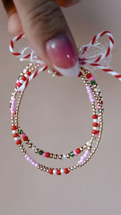 The perfect classy holiday stack! 1 plain 2mm 14kt gold filled bracelet paired with 2 gold bracelets accented by Christmas colored seed beads. If unsure on a size to order just measure the wrist and order about 1/2” larger than wrist size! Comes packaged with card making it the perfect holiday gift! Candy Cane Bracelet, Christmas Seed Bead Bracelets, Christmas Friendship Bracelets, Christmas Bracelets Beaded, Xmas Bracelets, Christmas Beaded Bracelets, Christmas Bracelet Ideas, Swiftie Bracelets, Xmas Jewelry