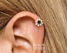 18G black stone Flower Cartilage Hoop Earring. A perfect gift for birthdays, anniversaries, bridesmaids, graduations, friendships and sisters. PLEASE NOTE: These hoops are Teeny Tiny! Please check the measurement using our sizing guide to ensure a proper fit. * Made with thick 18k gold plated on 925 Sterling Silver * Inner Hoop Diameter: 6 mm / gauage 18g * Hypoallergenic & Suitable for Everyday Wear Options * "Single 1 Earring" - refers to 1 individual earring * "Pair 2 Earrings" - refers to 2 Tragus Earrings Hoop, Lobe Earrings, Helix Earring, Cartilage Earrings Hoop, Cartilage Hoop, Ear Stack, Helix Earrings, Tragus Earrings, Earrings Ear