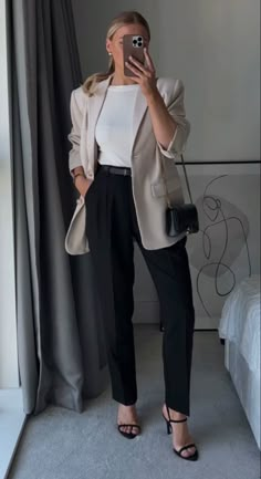 Business Lady, Minimalist Outfits, Business Attire Women, Blazer Outfits For Women, Nashville Outfits, Business Outfits Women, Style Blazer, Office Outfits Women