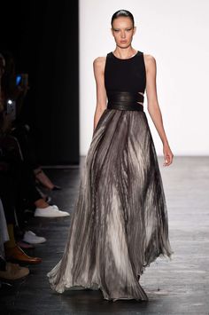 Elegante Y Chic, Carmen Marc Valvo, Fashion Gowns, Moda Vintage, Fancy Dresses, Fashion Week Spring, New York Fashion Week