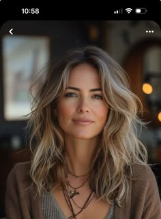 Short Long Layered Hair Shoulder Length, Medium Haircut Blonde, Long Haircut Blonde, Easy Haircuts For Moms, Medium To Short Haircuts For Women, Haircut For Long Face, Baby Blonde Highlights, Effortless Haircut, Fine Hair With Bangs