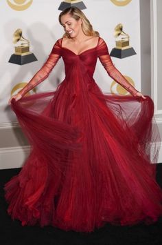 Miley Cyrus Dress, Malibu Party, Miley Cyrus Liam Hemsworth, Miley Cyrus Hair, Grammy Dresses, Miley Cyrus Style, Red Carpet Outfits, Red Carpet Gowns, Liam Hemsworth